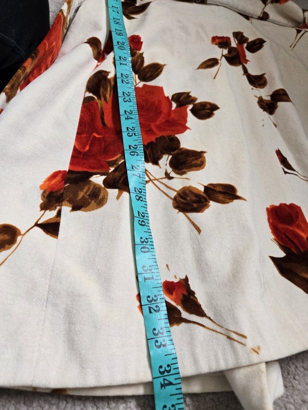 Playlord Vintage Style Velvet Floral Wrap Coat with Faux Fur Collar. Size 2 - Picture 12 of 13